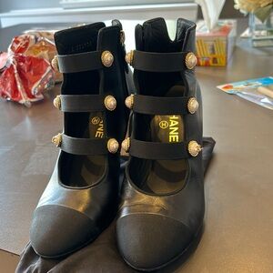 Super rare Cc pearl Chanel authentic heels 37.5